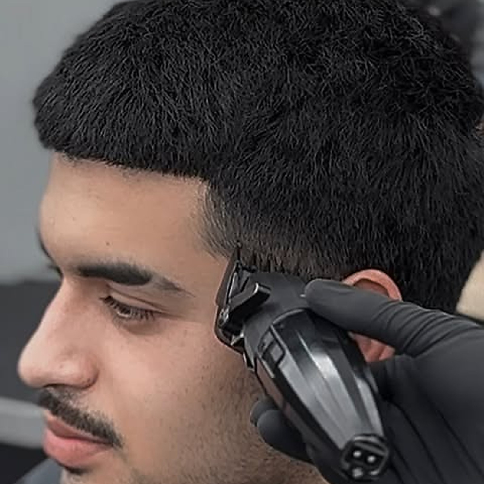 Clippers on — Blending the side down by hand before the line up